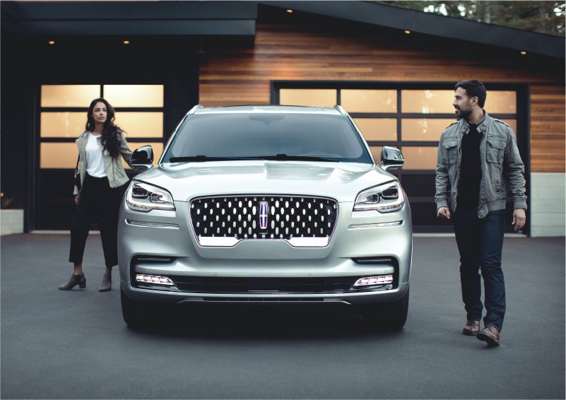 The sparkling grille of the 2023 Lincoln Aviator® Grand Touring model | Dave Sinclair Lincoln in St Louis MO