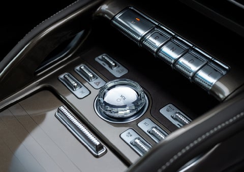 A crystal-inspired volume knob is shown in the center floor console of a 2024 Lincoln Nautilus® SUV. | Dave Sinclair Lincoln in St Louis MO